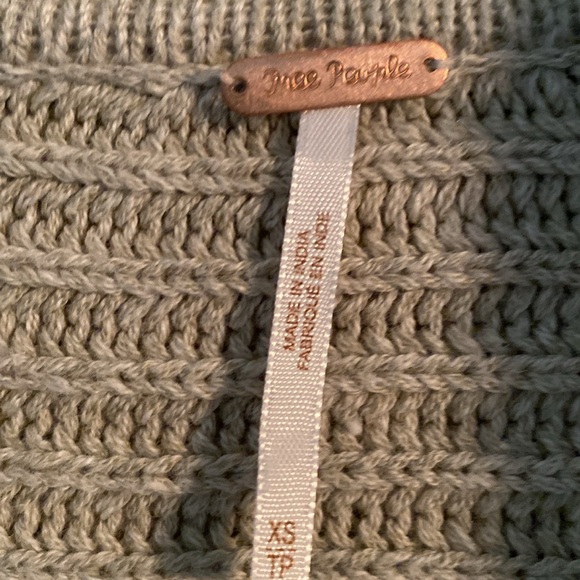 Freepeople Sweater Oatmeal color, short fringe detailing around v neck & sleeves - Picture 2 of 10